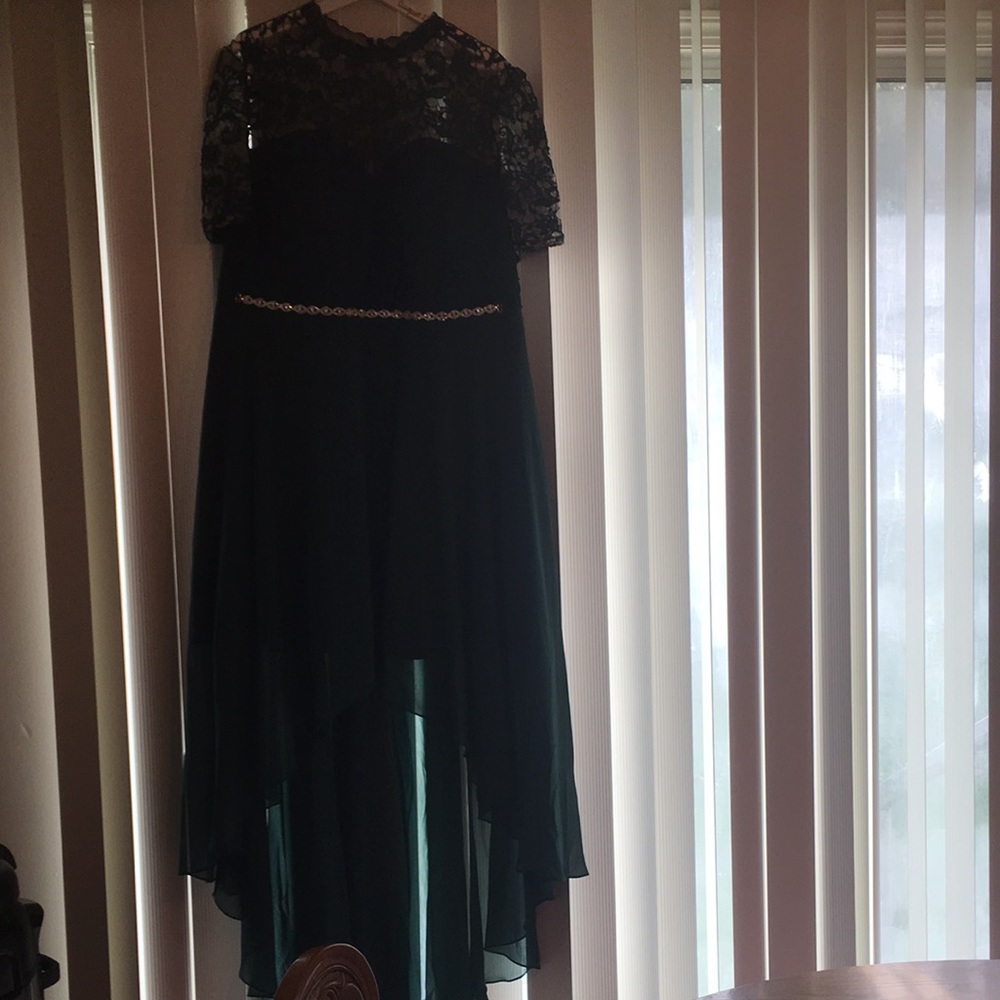 Beautiful HiLo hem dress. Says 26 but fits like 22W Waist altered to 44.4”